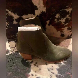 Violet & Red Cupid Ankle Boot Bootie Suede Leather Olive Size 7.5